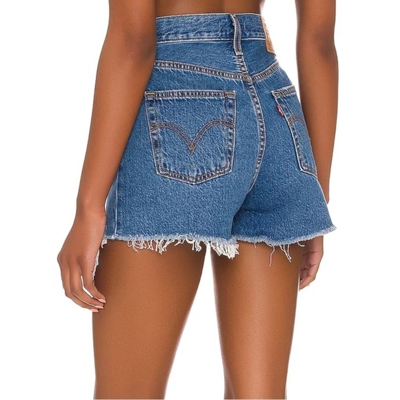 Levis Ribcage Shorts - Picture 2 of 15